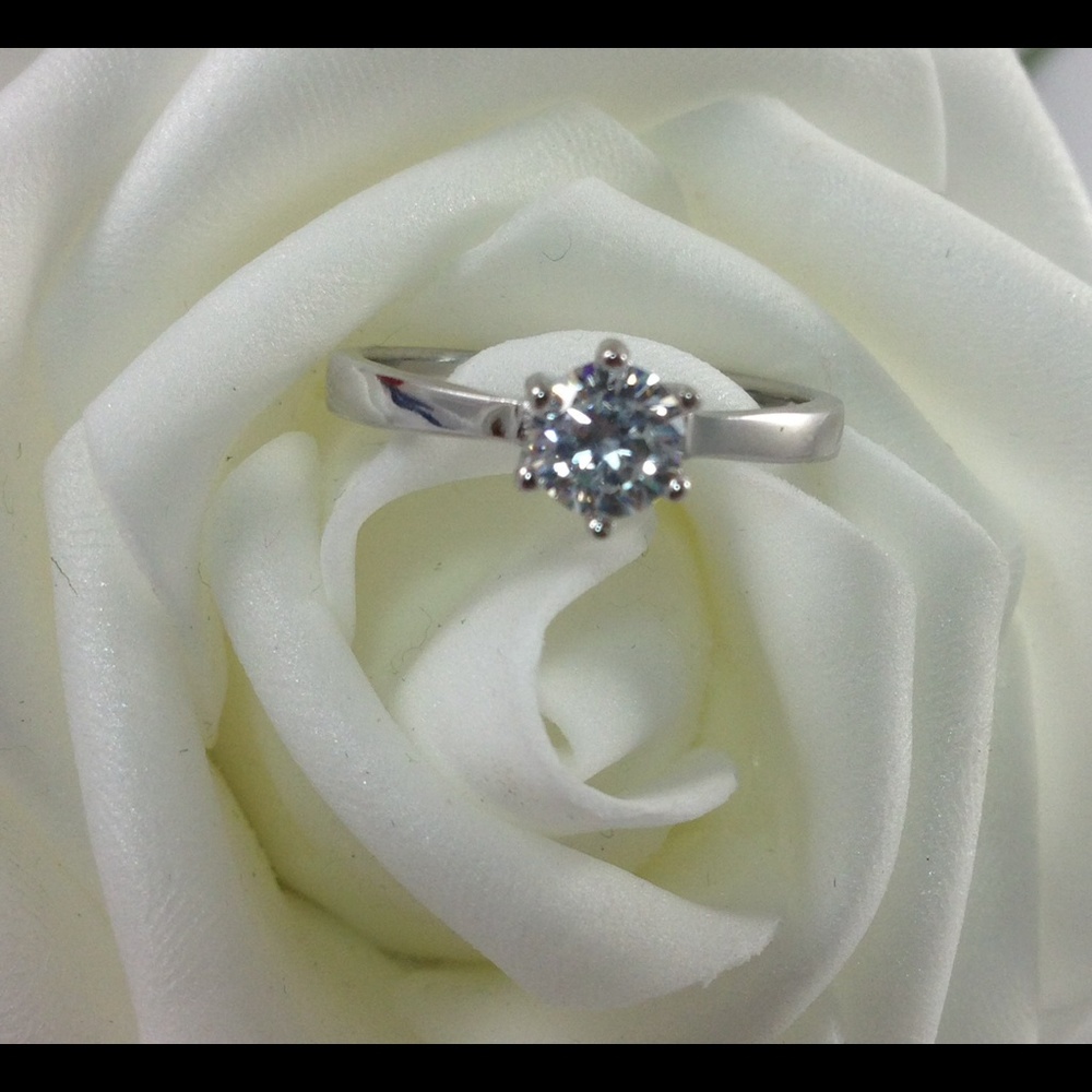 Sterling Silver Solitaire Ring With Round Cubic Z… - image 3